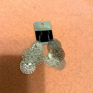 Beautiful silver dangling earrings-never worn